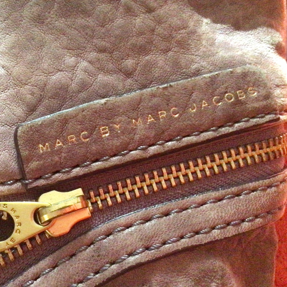 Marc Jacobs Mauve Taupe Leather Crossbody Bag with Gold Hardware - Picture 7 of 7
